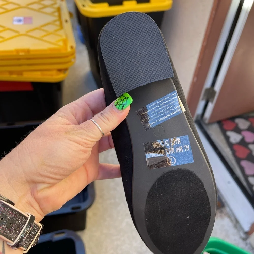 Size 7 black slides